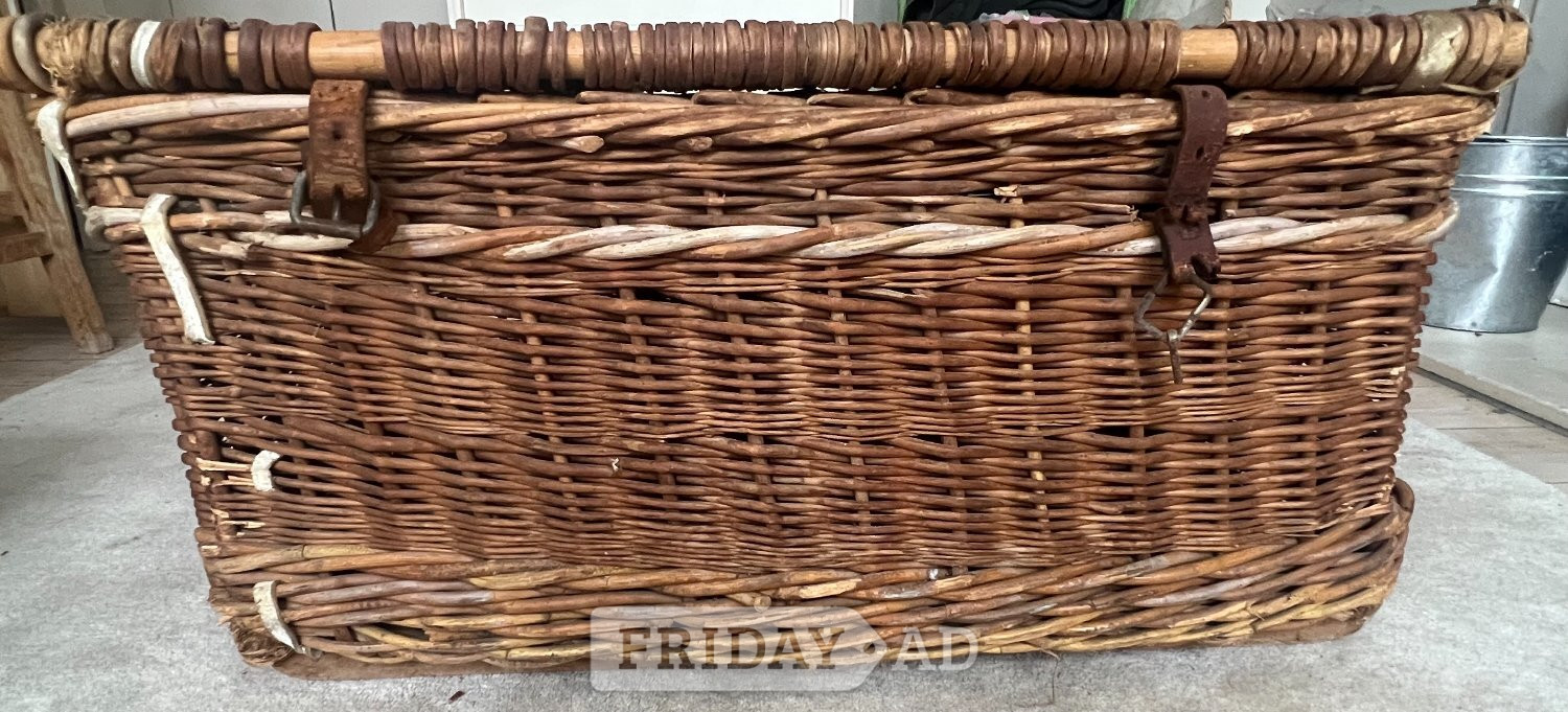 Vintage 'London Linen' Laundry basket - Furniture