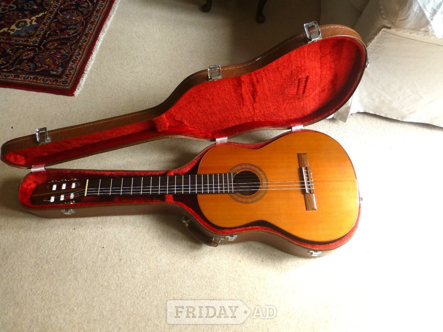 Sada classical guitar in Reigate
