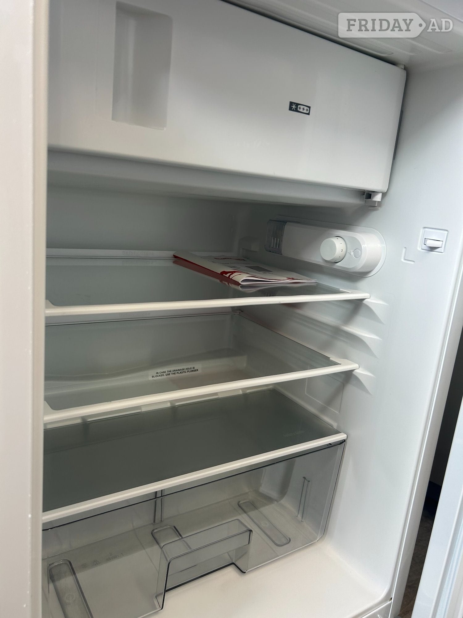 WHITE BLOMBERG FRIDGE BOX