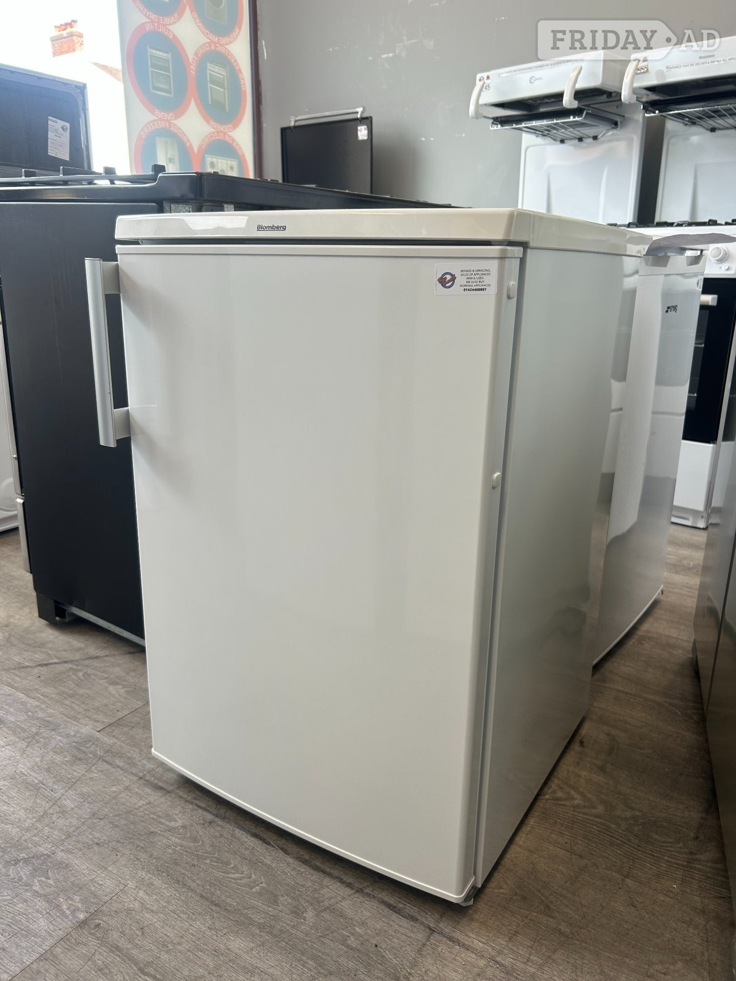 WHITE BLOMBERG FRIDGE BOX - Home Appliances