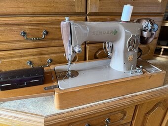 Vintage Singer 201K Sewing Machine 