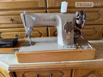 Vintage Singer 201K Sewing Machine 