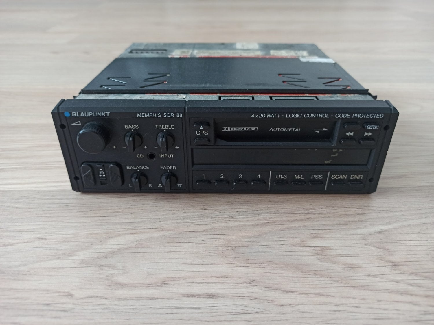 Blaupunkt Memphis SQR 88 vintage radio/cassette. - Hobbies & Leisure in Worthing