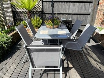 GARDEN FURNITURE TABLE AND 6 CHAIRS