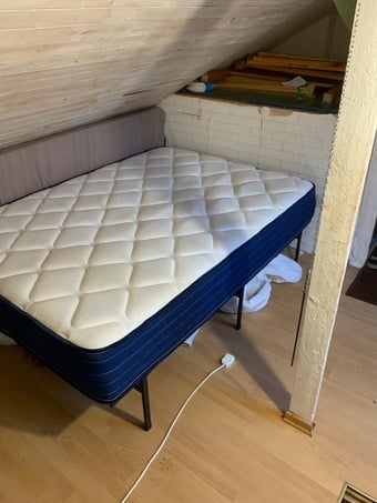 Horsham Single loft room for rent 