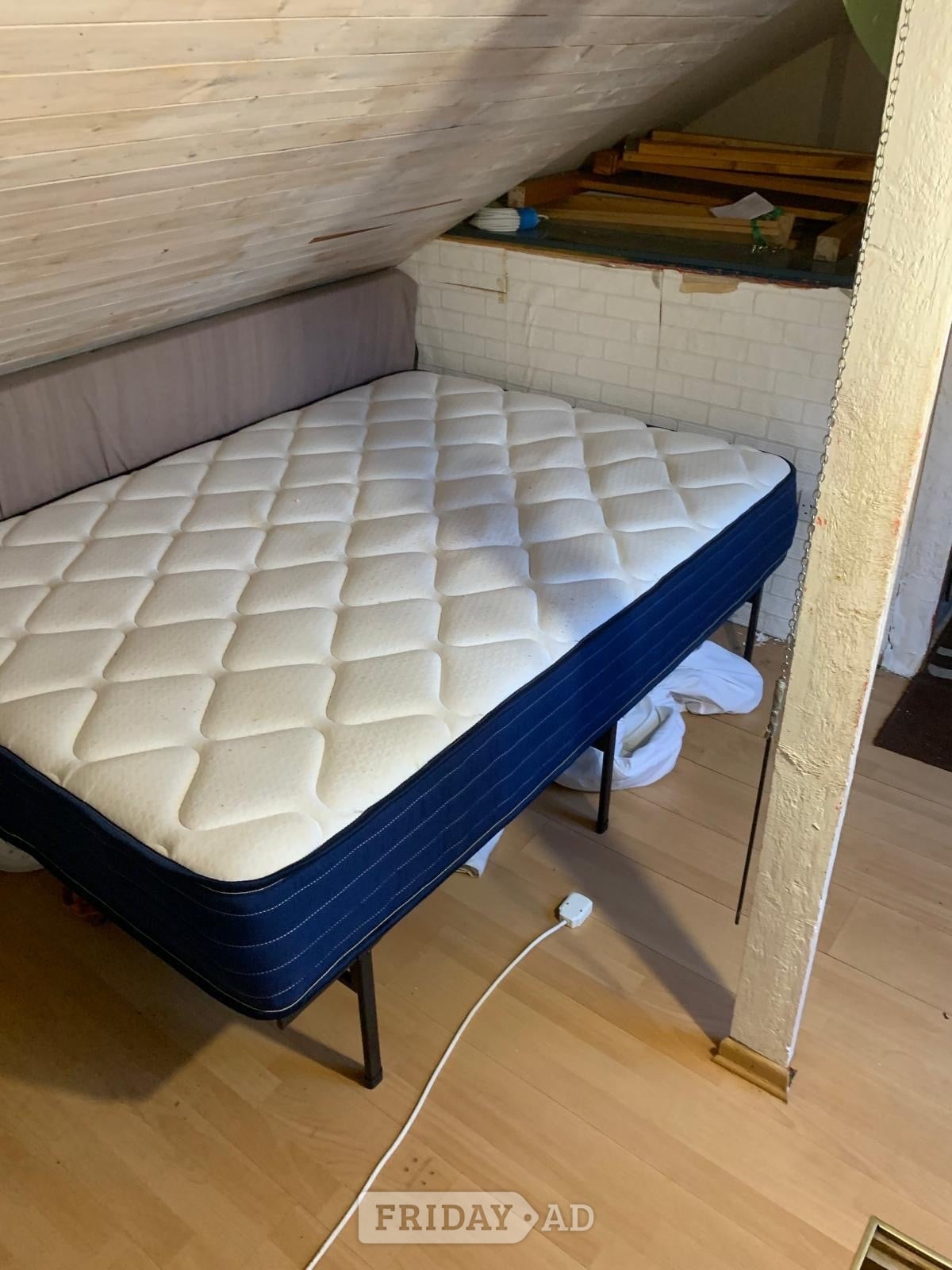 Horsham Single loft room for rent  in Horsham