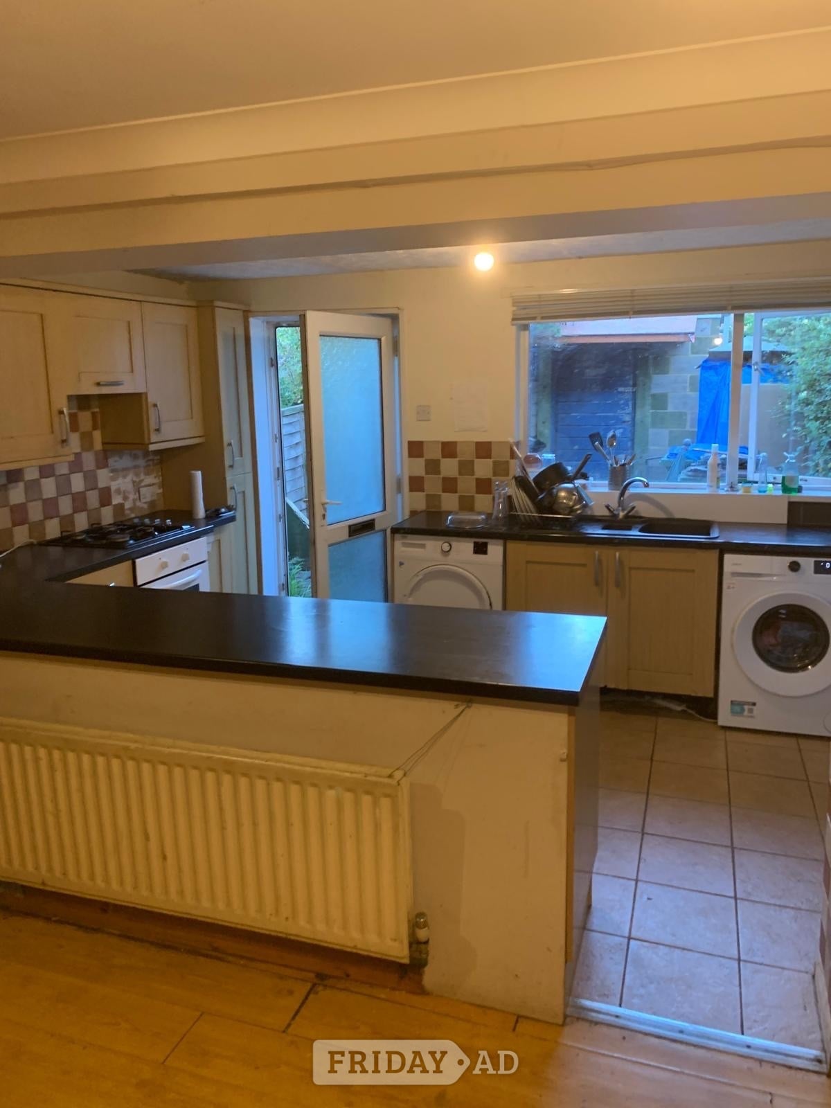 Horsham Single loft room for rent 