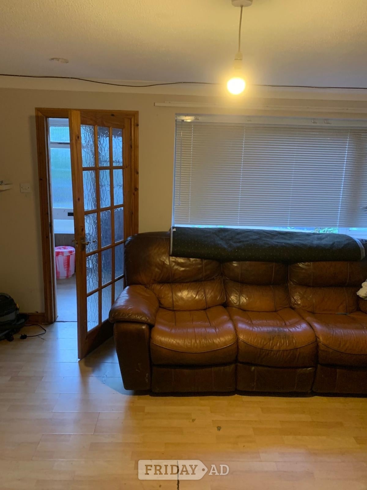 Horsham Single loft room for rent  - Rooms