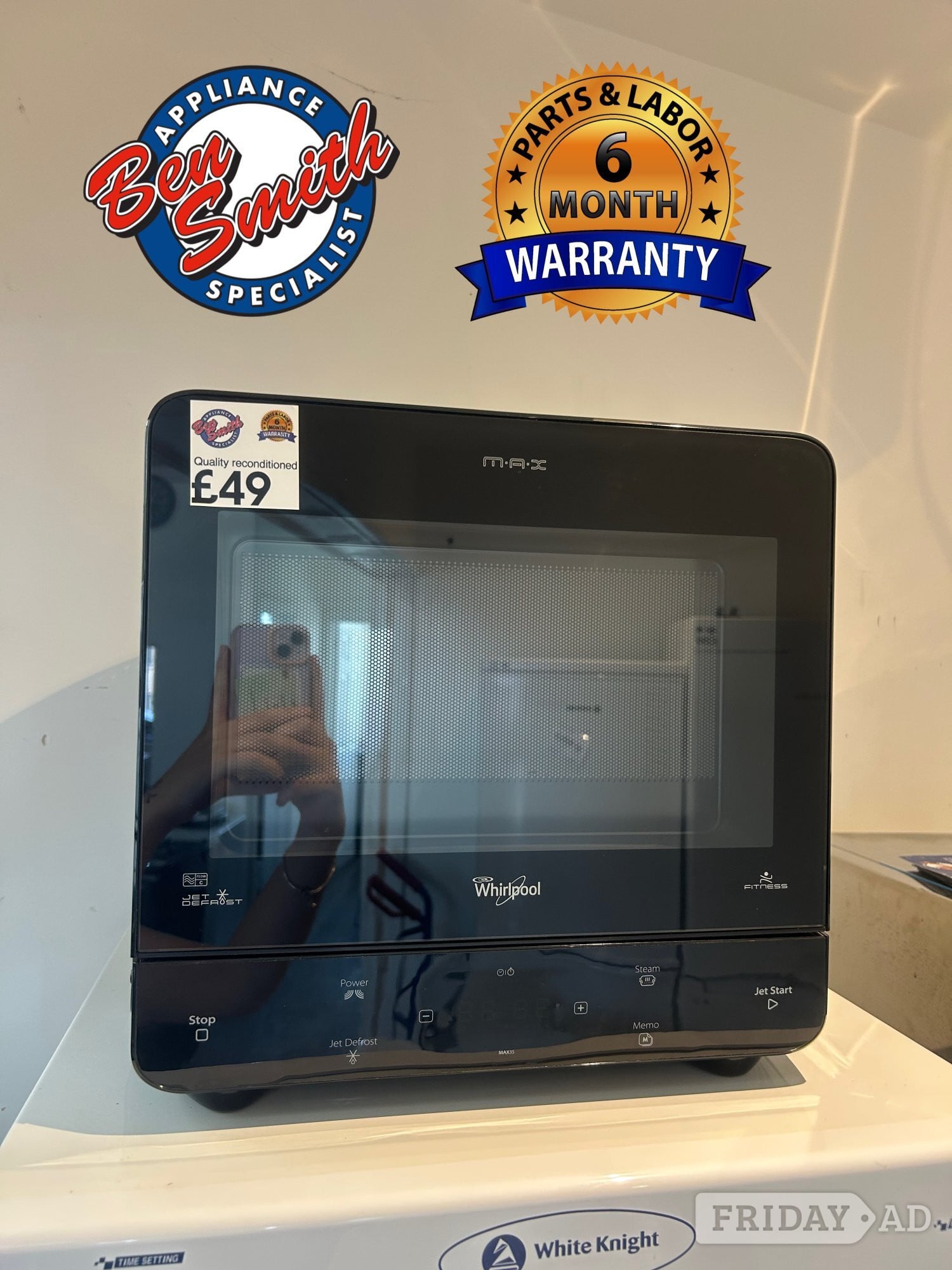 WHIRLPOOL MAX 700W MICROWAVE in St. Leonards-On-Sea