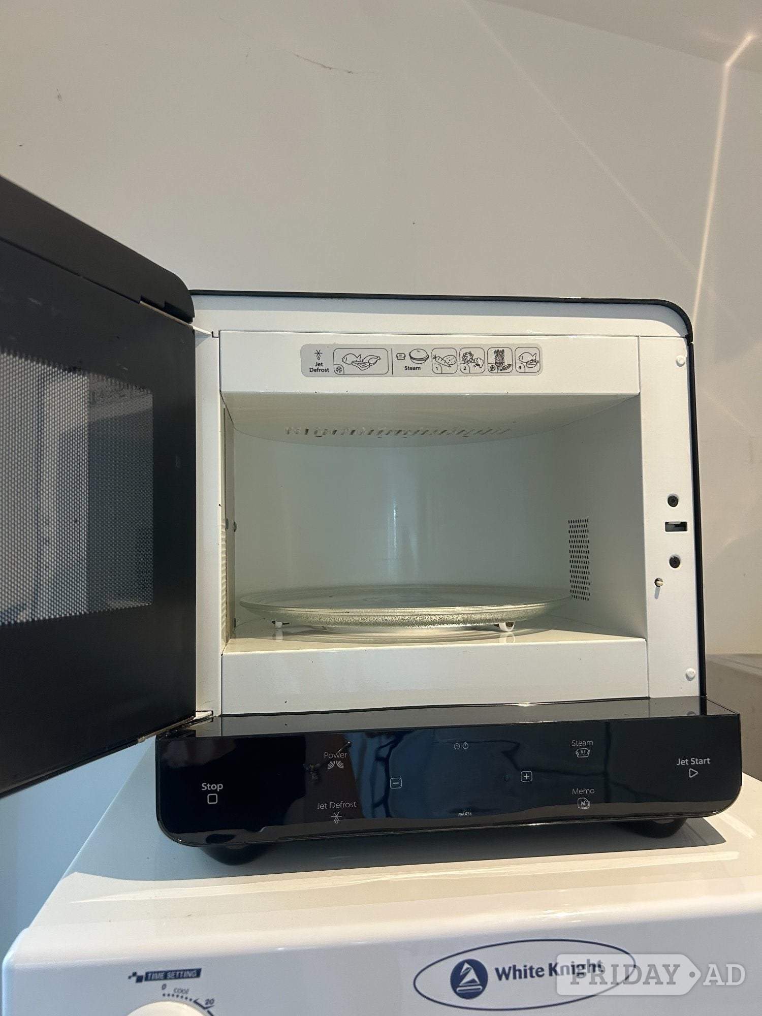 WHIRLPOOL MAX 700W MICROWAVE