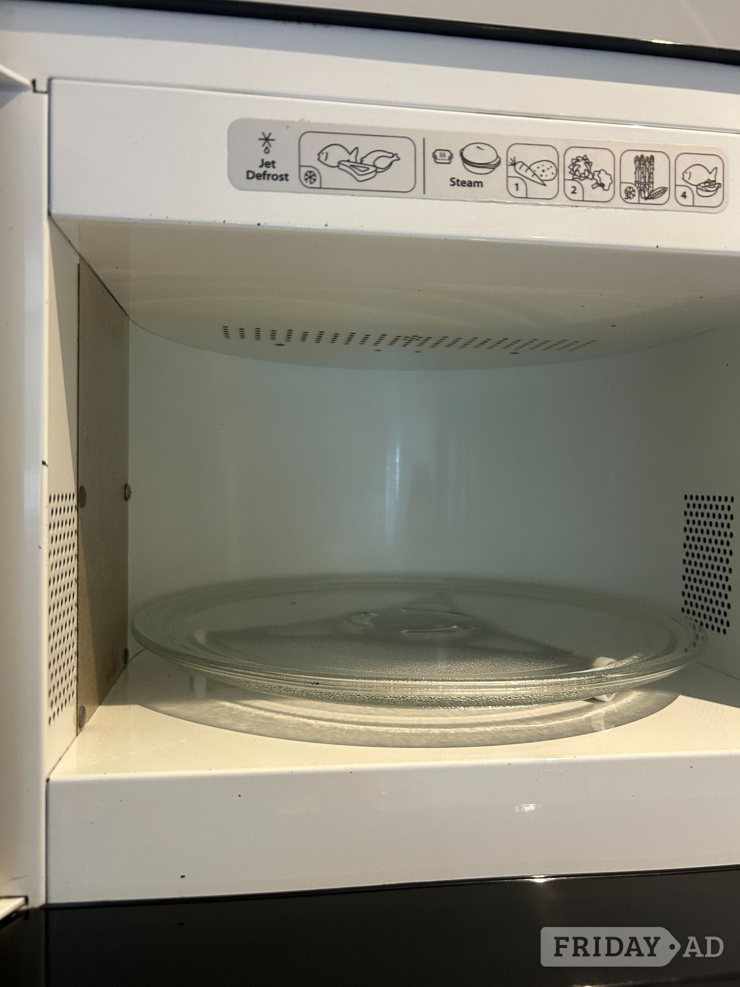 St. Leonards-On-Sea WHIRLPOOL MAX 700W MICROWAVE