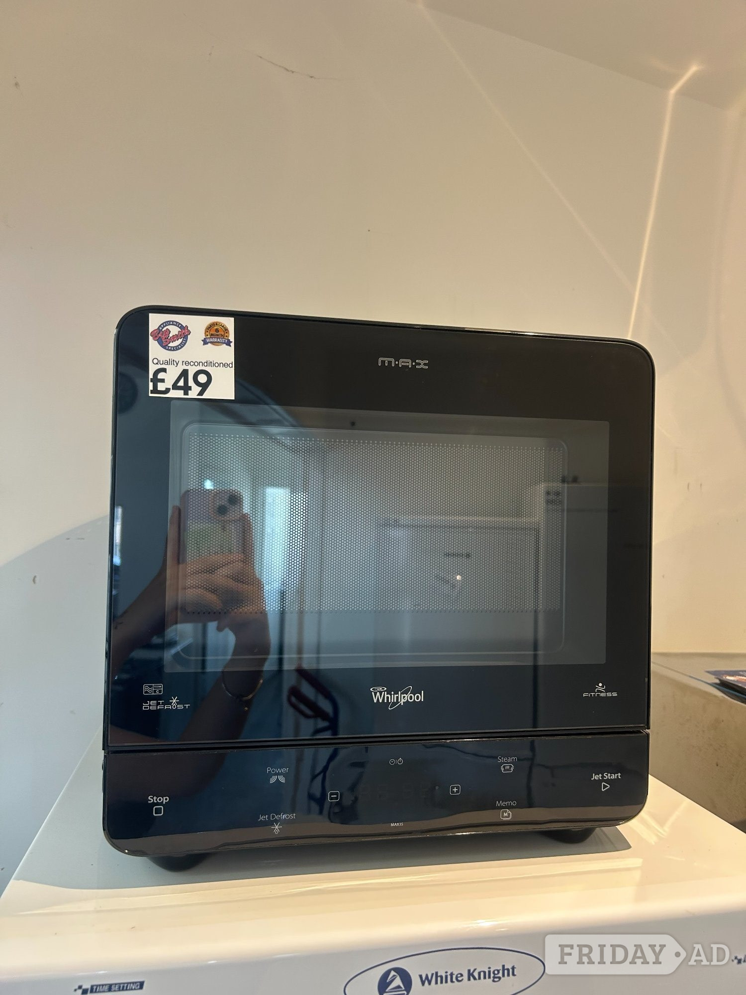 WHIRLPOOL MAX 700W MICROWAVE - Home Appliances in St. Leonards-On-Sea