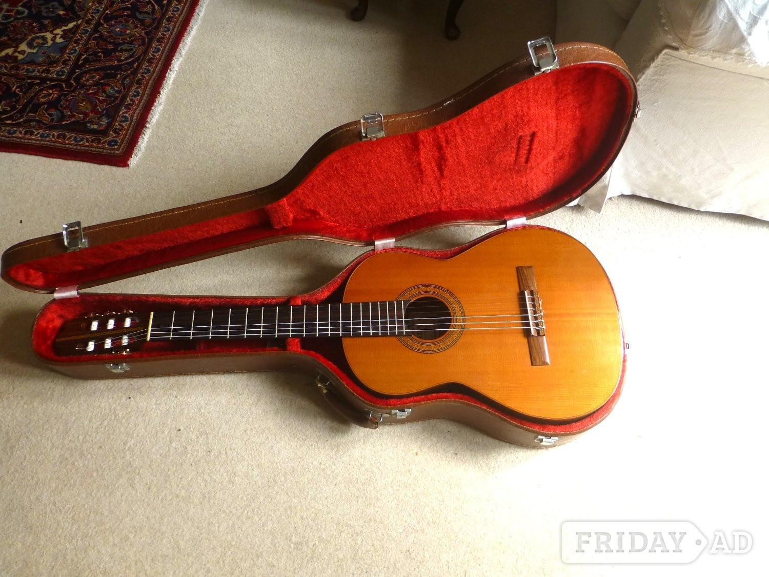 Sada classical guitar in Reigate