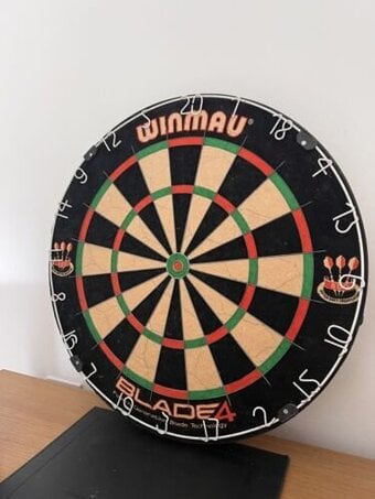 WINMAU BLADE 4 DARTS BOARD