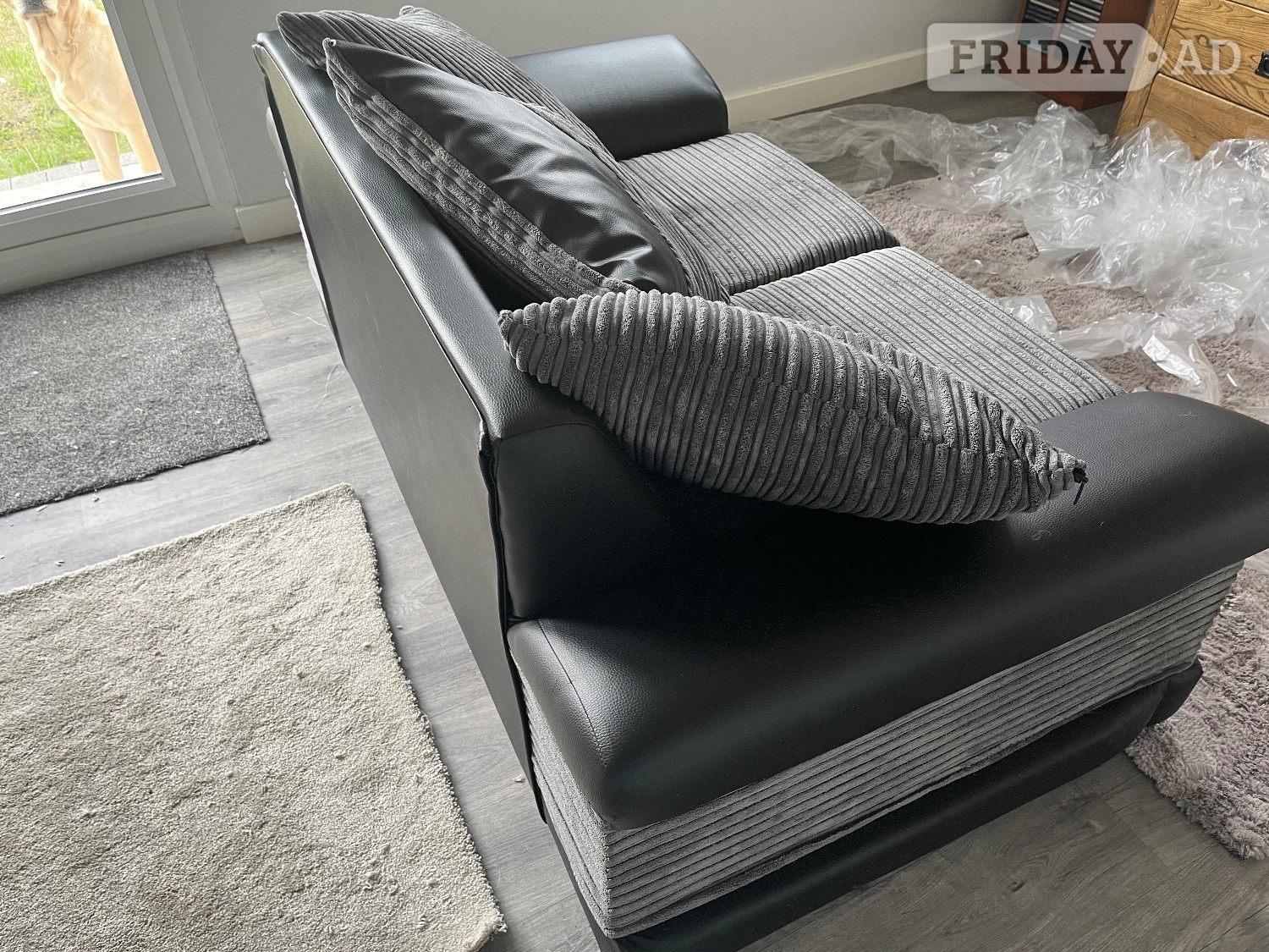 Two seater settee as new - Furniture