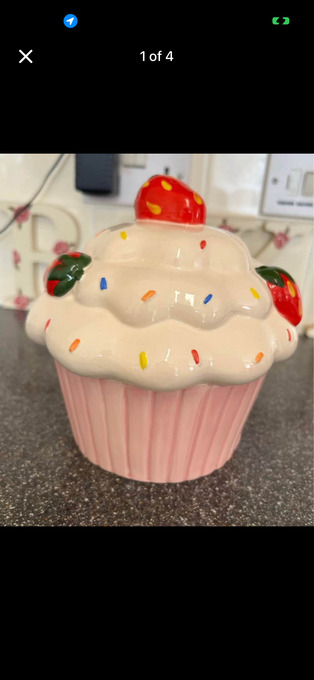 Large retro ceramic cupcake ornament/money box
