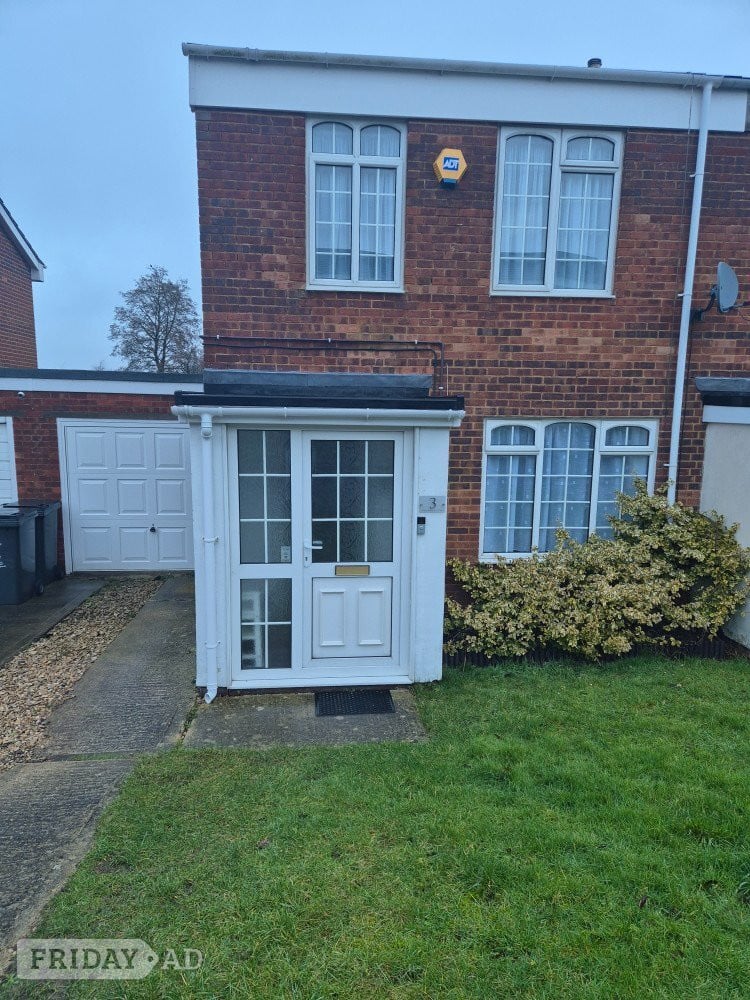 Swindon Professional male has room to let in Swindon.