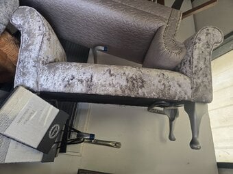 Small chaise seat