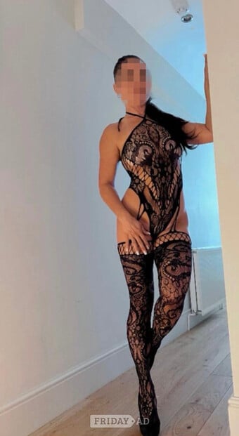 SEXY BRUNETTE NOW IN EASTBOURNE 
