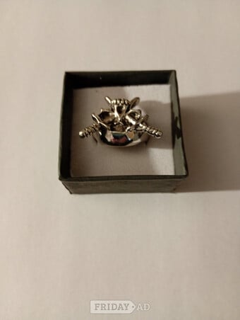 Silver -toned unbranded metal signet ring 