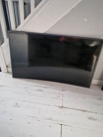 Selling this TV for spares or repair. Samsung curve 55 inch LCD, 
