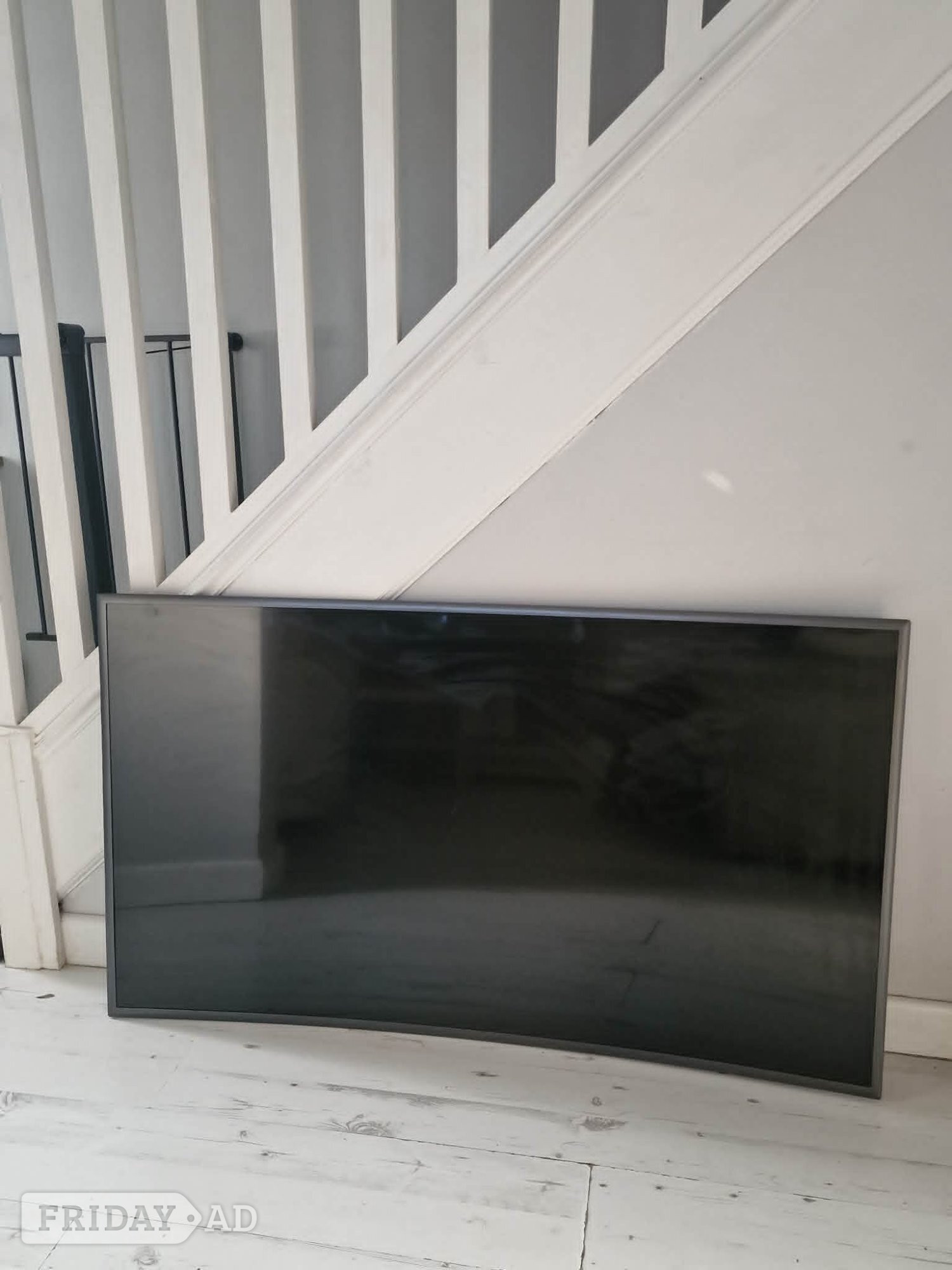 Selling this TV for spares or repair. Samsung curve 55 inch LCD, 