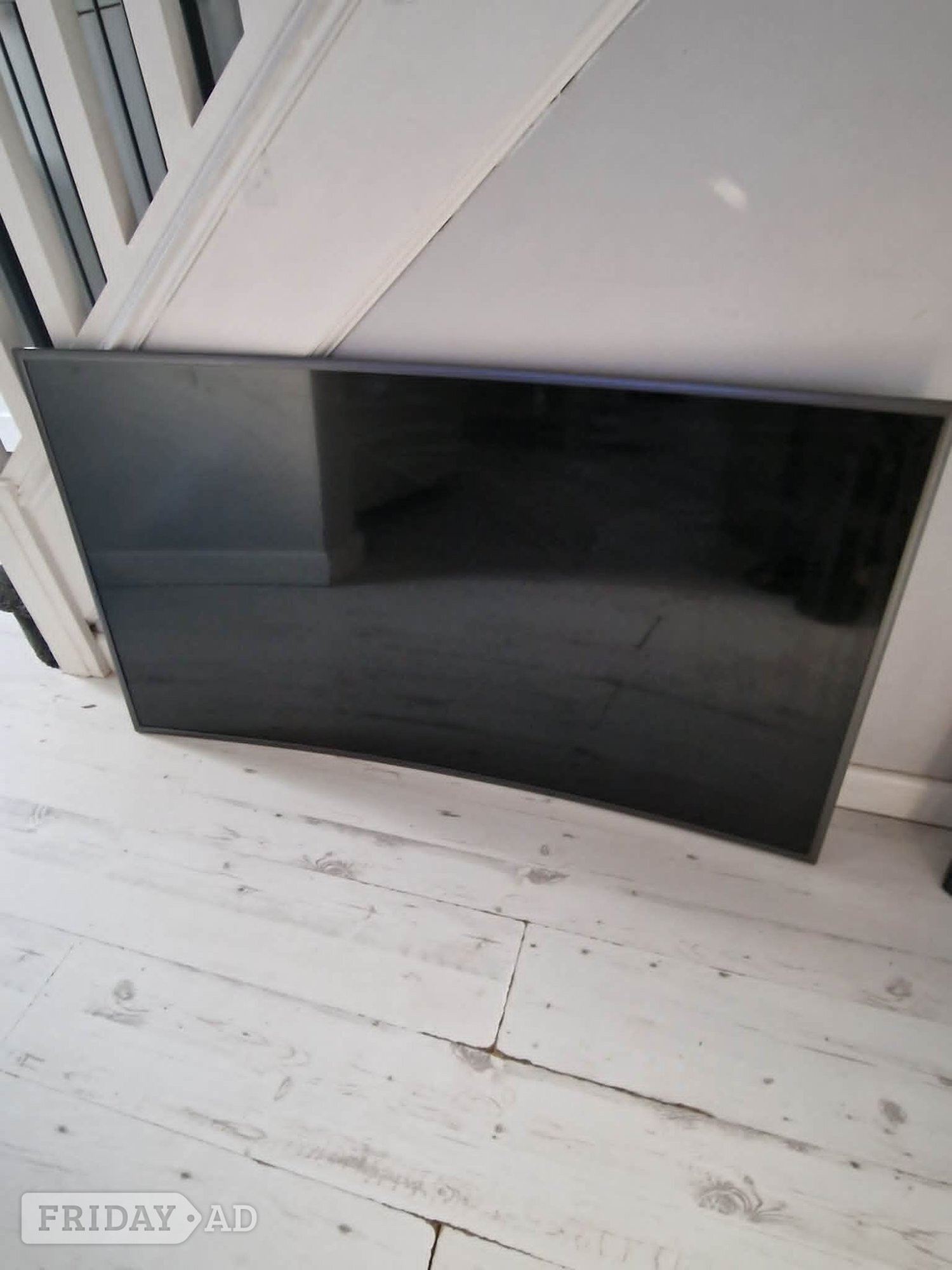 Welwyn Garden City Selling this TV for spares or repair. Samsung curve 55 inch LCD, 