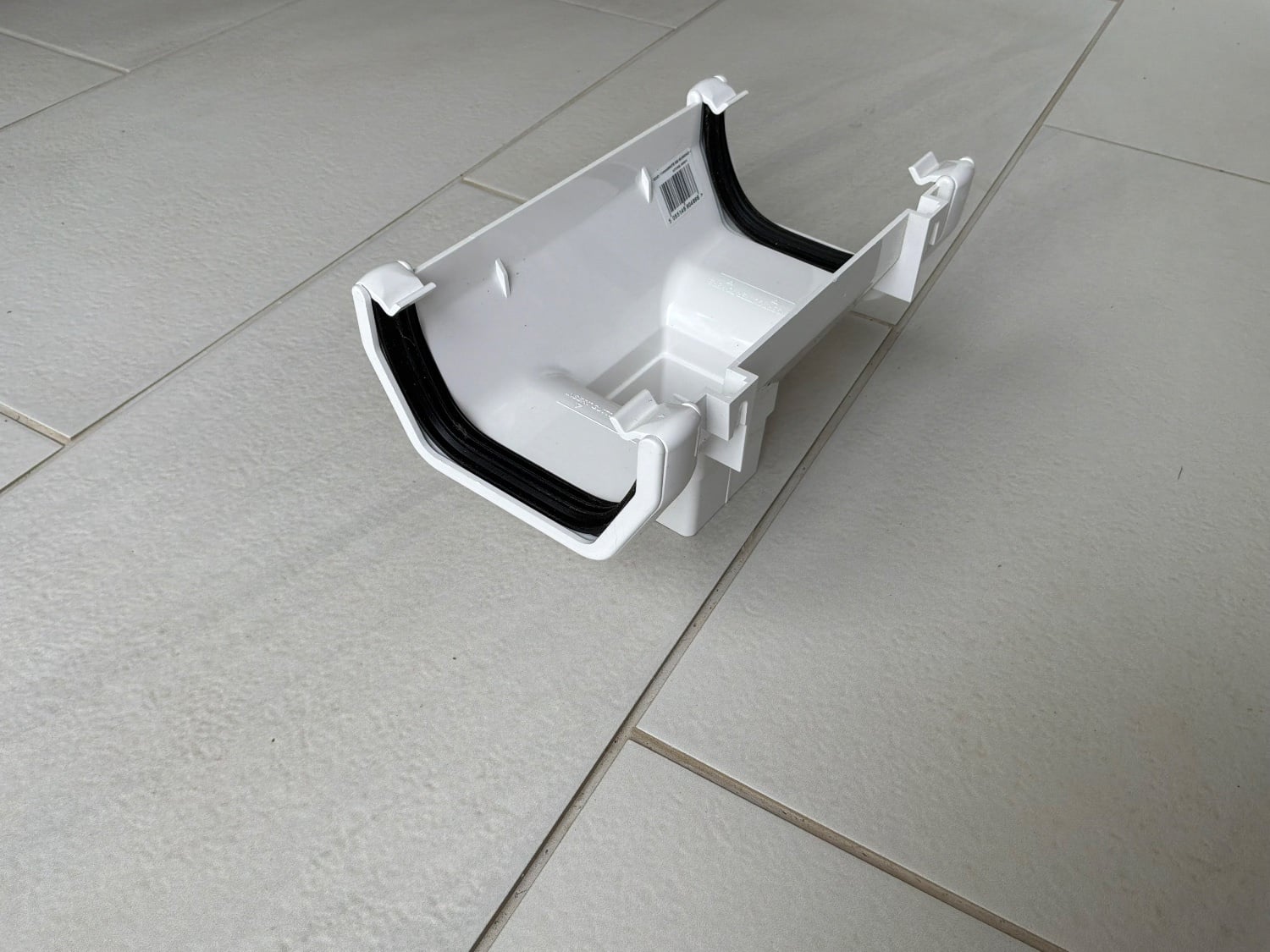 WHITE FLOPLAST GUTTERING ACCESSORIES, SQUARE, NEW