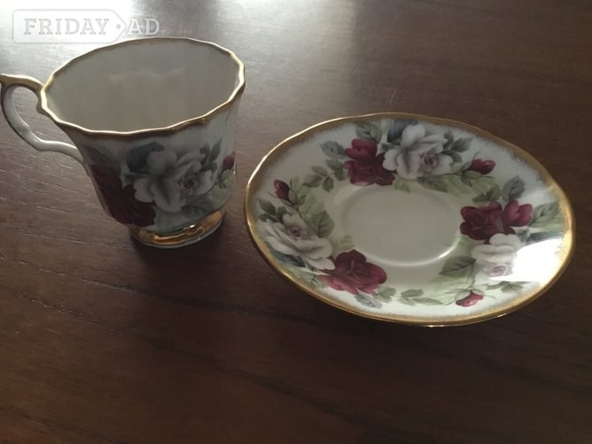 Vintage Elizabethan Staffordshire ‘Jacobean’ fine bone china cup and saucer