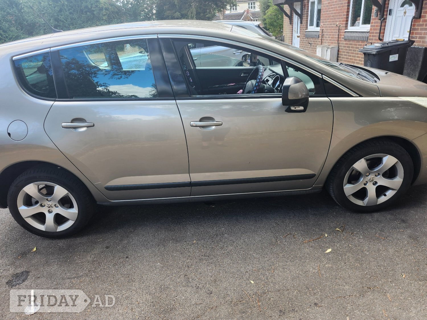 [ berth ]Peugeot 3008