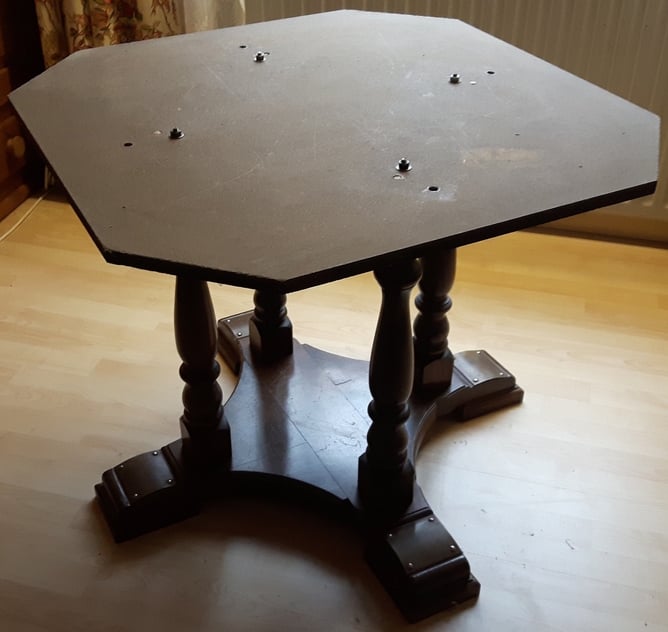 Round TABLE 119cm diameter, 74cm high