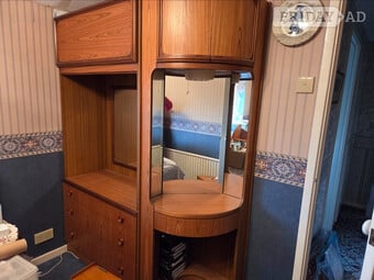  curved corner unit with 3  integrated mirrors and drawer