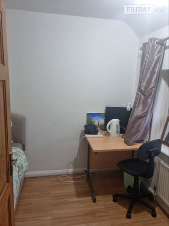 Double and single rooms to rent in Family home 