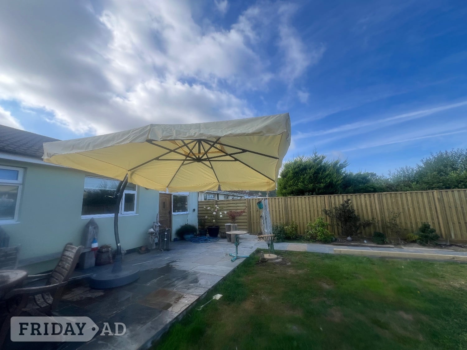 Sun Garden (Germany) Substantial Cantilever Parasol 