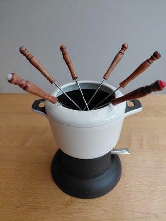 Fondue Set with 6 Forks – White, Good Condition