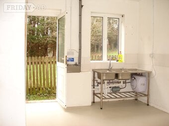 Craft room and office / store plus  own toilet in Horam