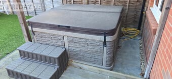 Hot tub plug and play