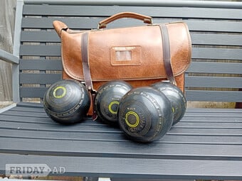 Set of bowls.Almartclubmaster2 medium size bowls. Plus carry case