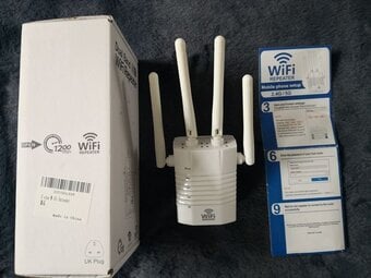 Dual Band Wi-Fi Range Extender/Repeater. Brand New, unused.