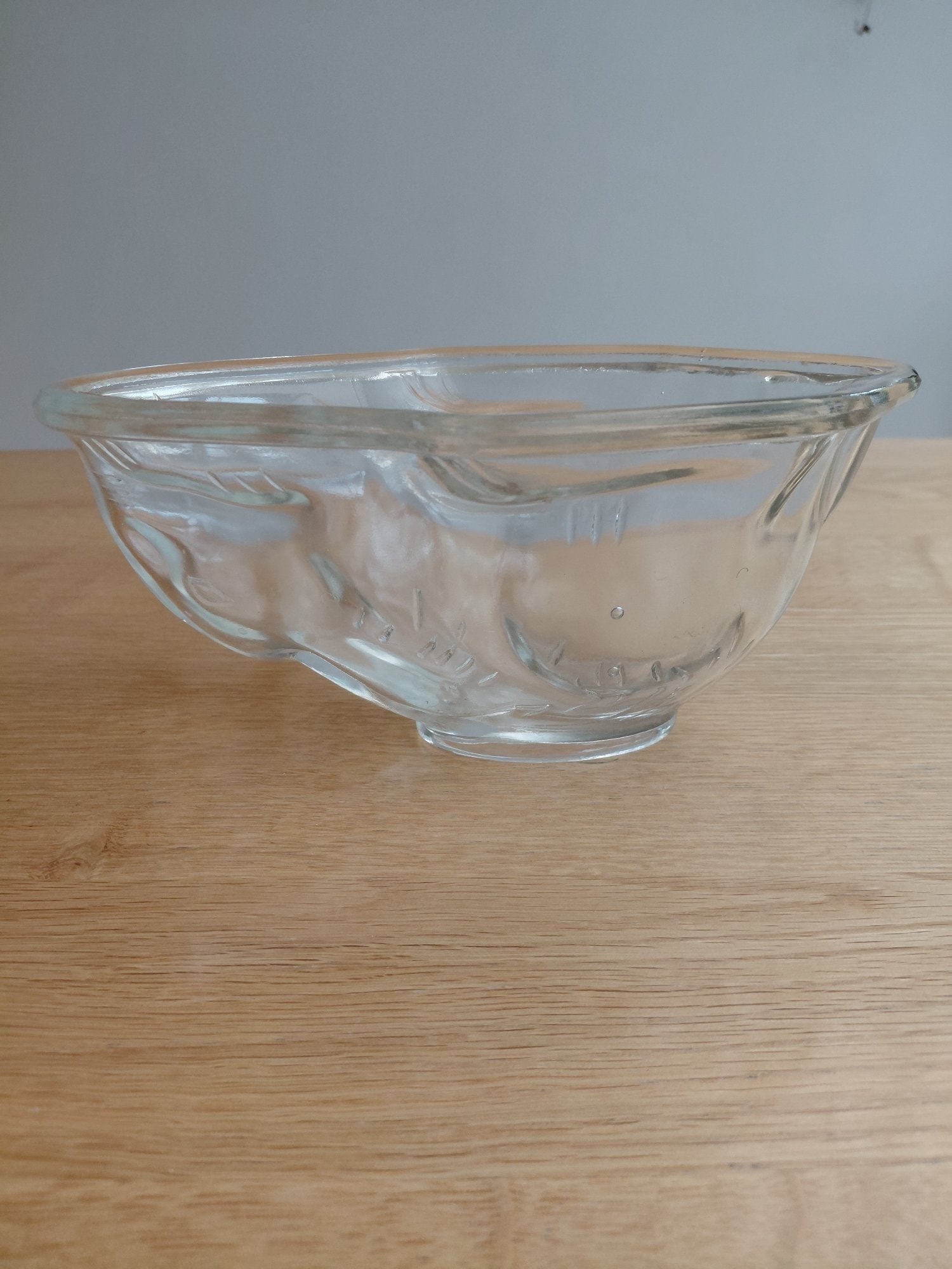 Vintage Glass Rabbit Jelly Mould– As Good As New - Cookware & Dining in Winchester