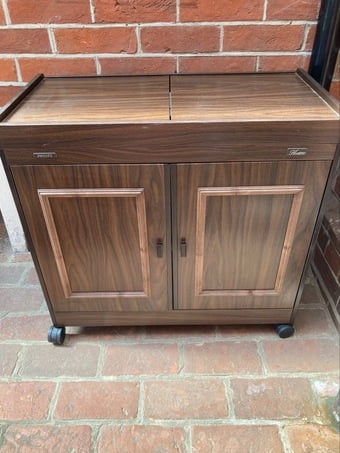 Hostess Trolly Vintage Philips Spotless with plates included