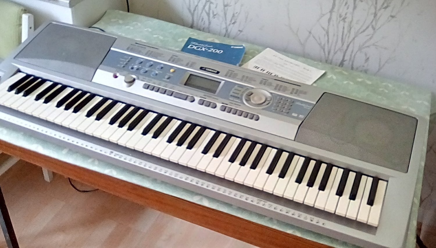 Yamaha DGX-200 Portable Brand Keyboard - Musical Instruments