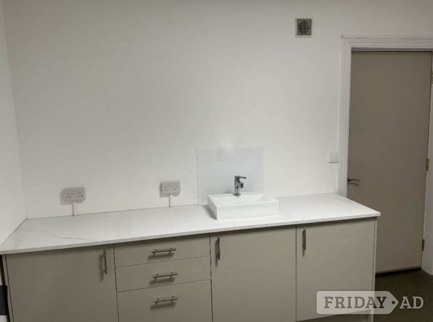 SUITE OF ROOMS FOR RENT OR CAN BE SEPERATED, SUITABLE FOR DENTIST - Commercial Properties