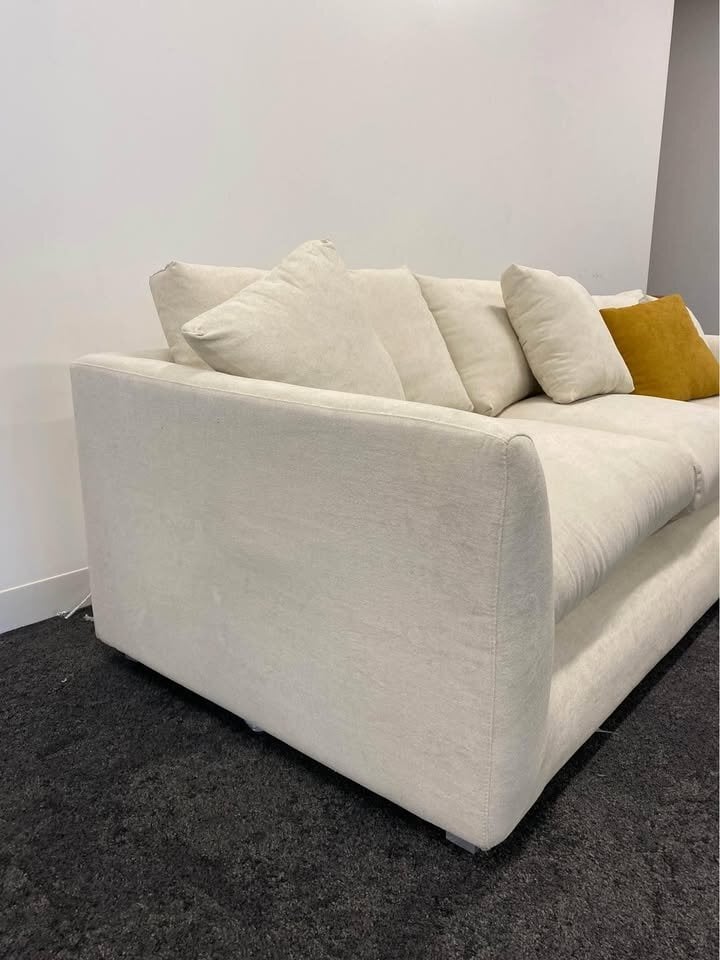 Brand new L Shape Corner Sofa  with Chaise Lounge For Sale