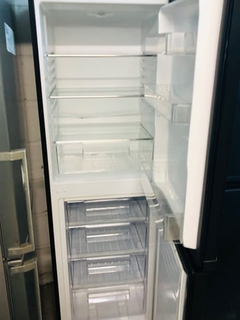 Swan black frost free fridge freezer in excellent condition 