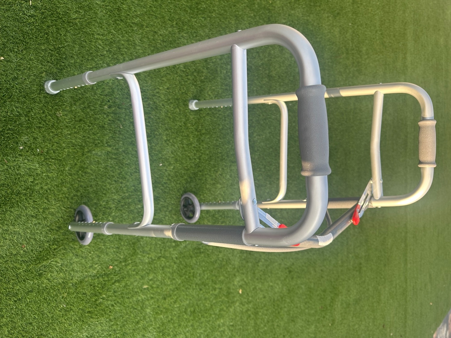 Aluminium folding walker