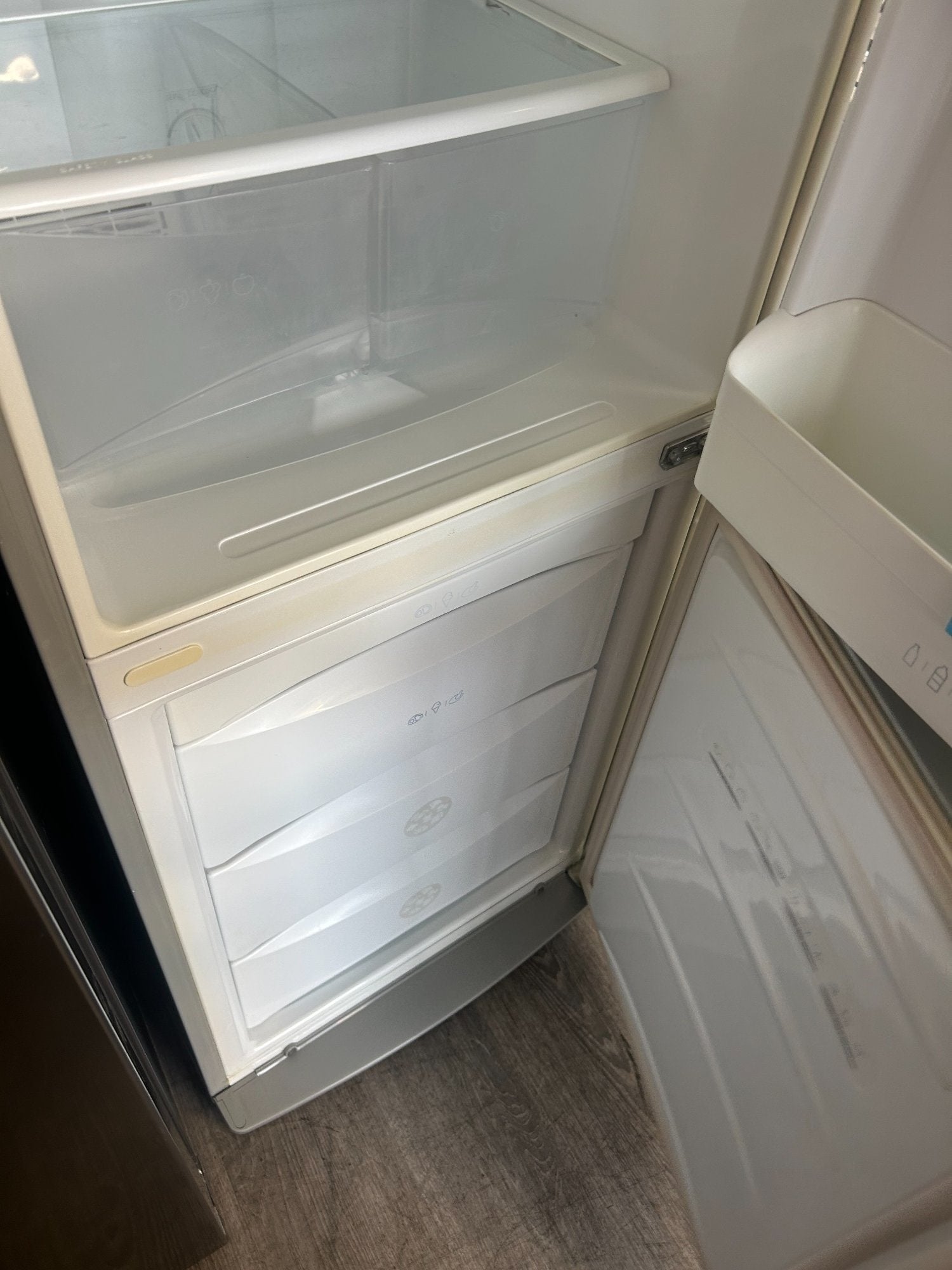 St. Leonards-On-Sea LG 60/40 FRIDGE FREEZER
