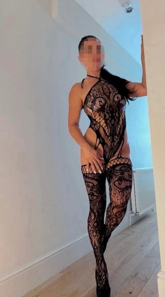 SEXY BRUNETTE NOW IN EASTBOURNE
