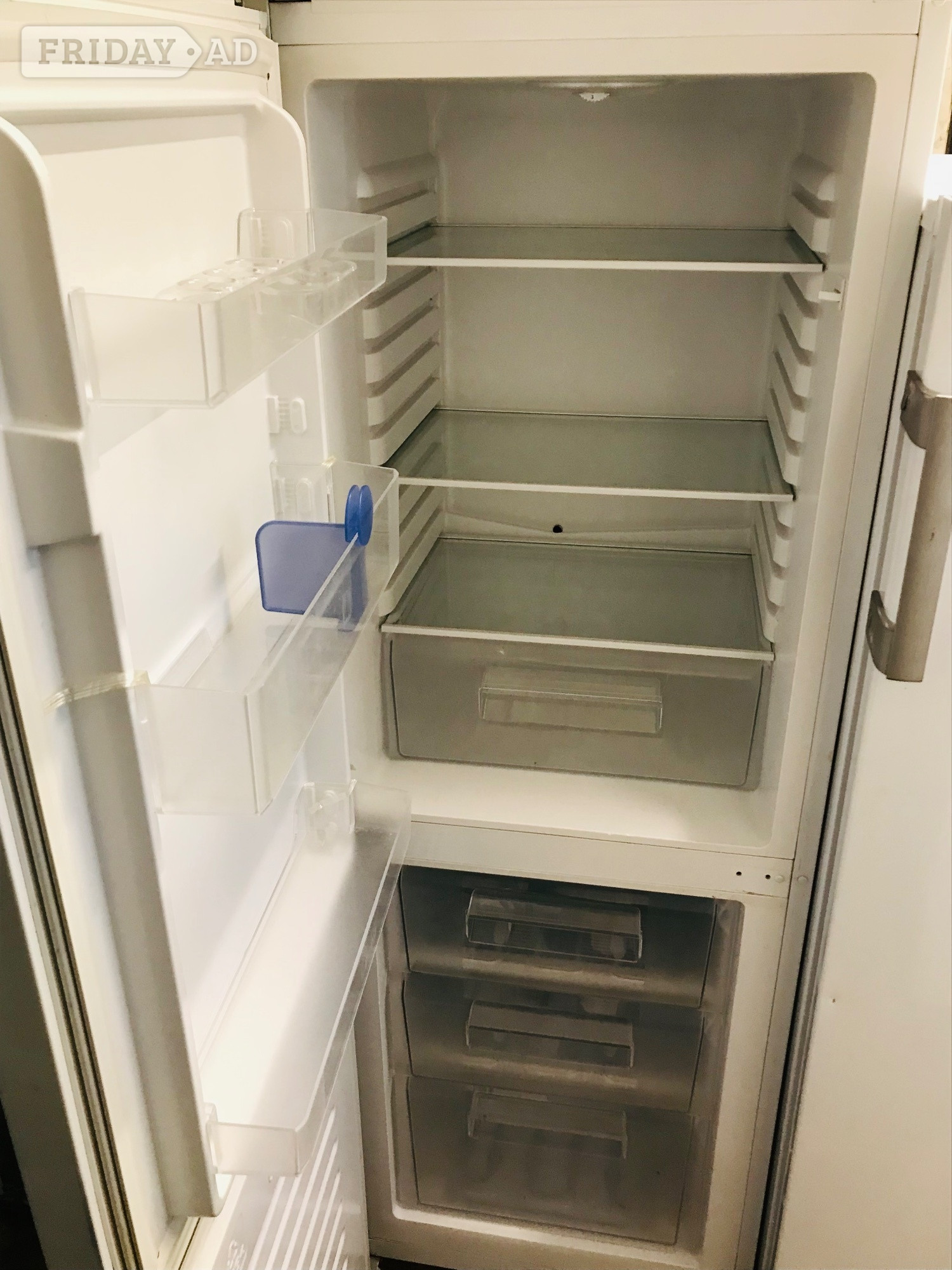 Hotpoint fridge freezer in excellent condition 