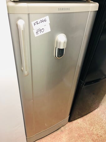 Samsung fridge with ice box and water dispenser .